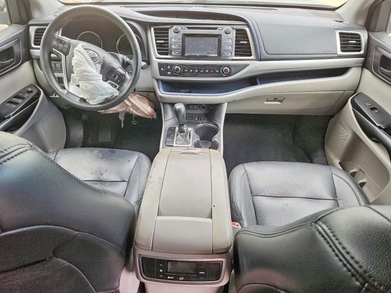 2018 TOYOTA HIGHLANDER LE 8