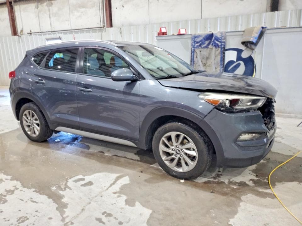 2017 HYUNDAI TUCSON SE 4