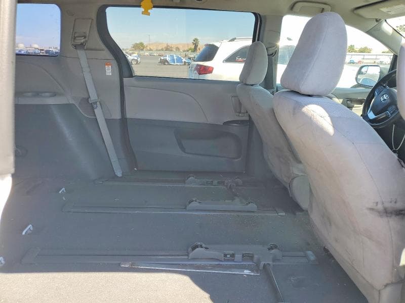 2020 TOYOTA SIENNA L 11