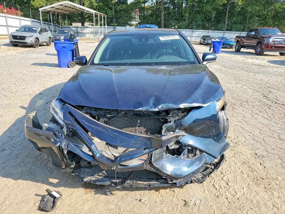 2020 TOYOTA CAMRY SE 5