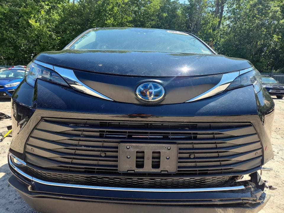 2024 TOYOTA SIENNA XLE 5