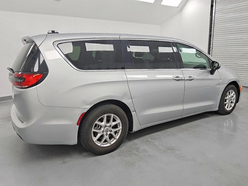 2023 CHRYSLER PACIFICA TOURING L 3
