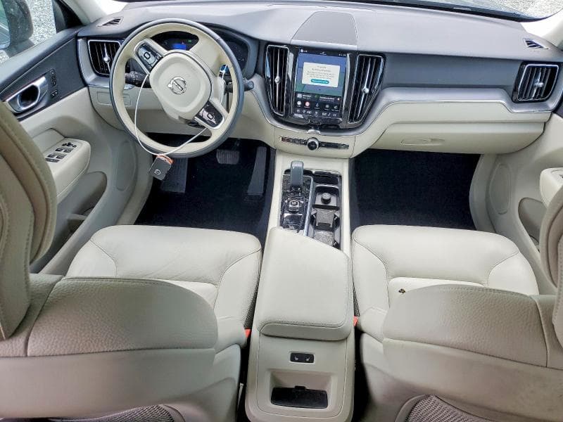 2025 VOLVO XC60 CORE 8