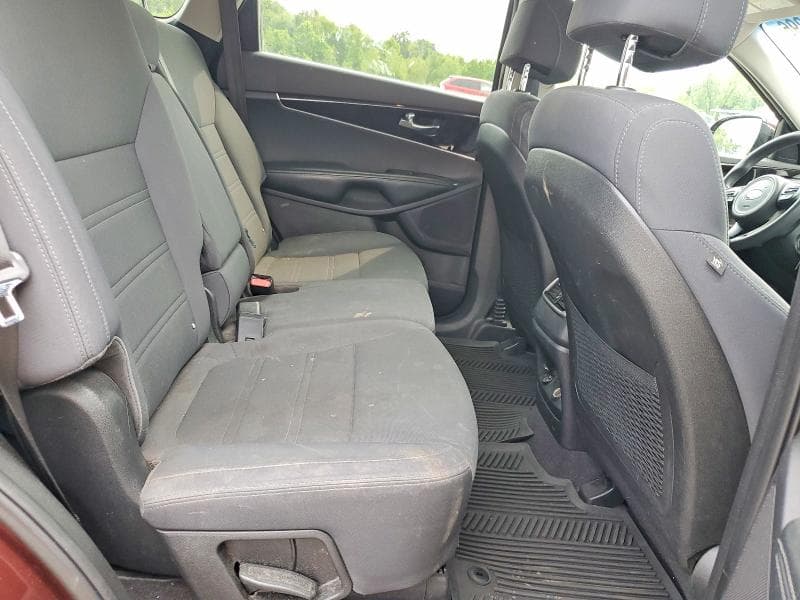 2017 KIA SORENTO LX V6 11