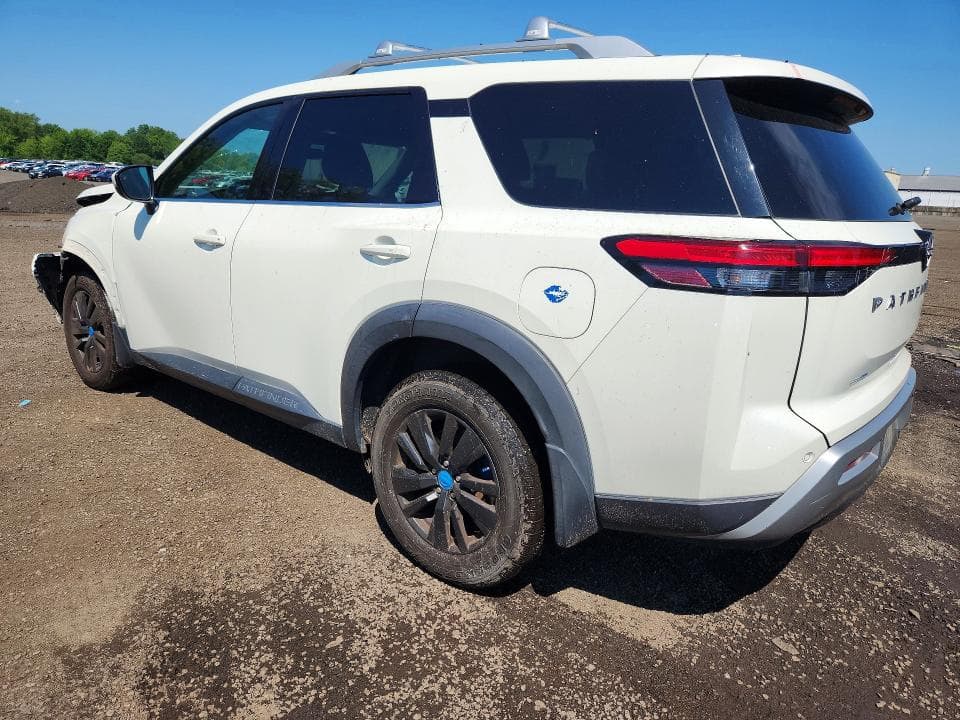 2023 NISSAN PATHFINDER SL 2