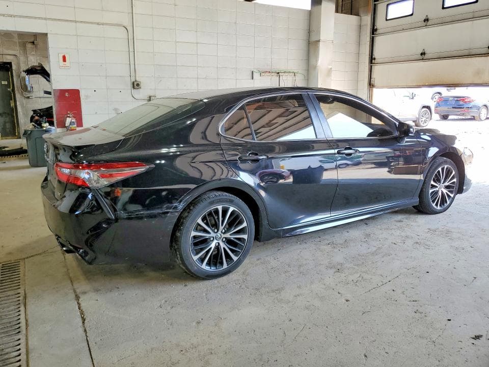 2018 TOYOTA CAMRY SE 3