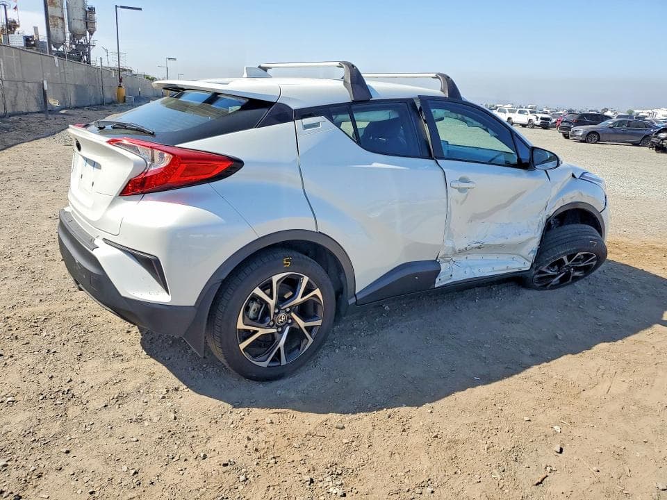 2021 TOYOTA C-HR XLE 3
