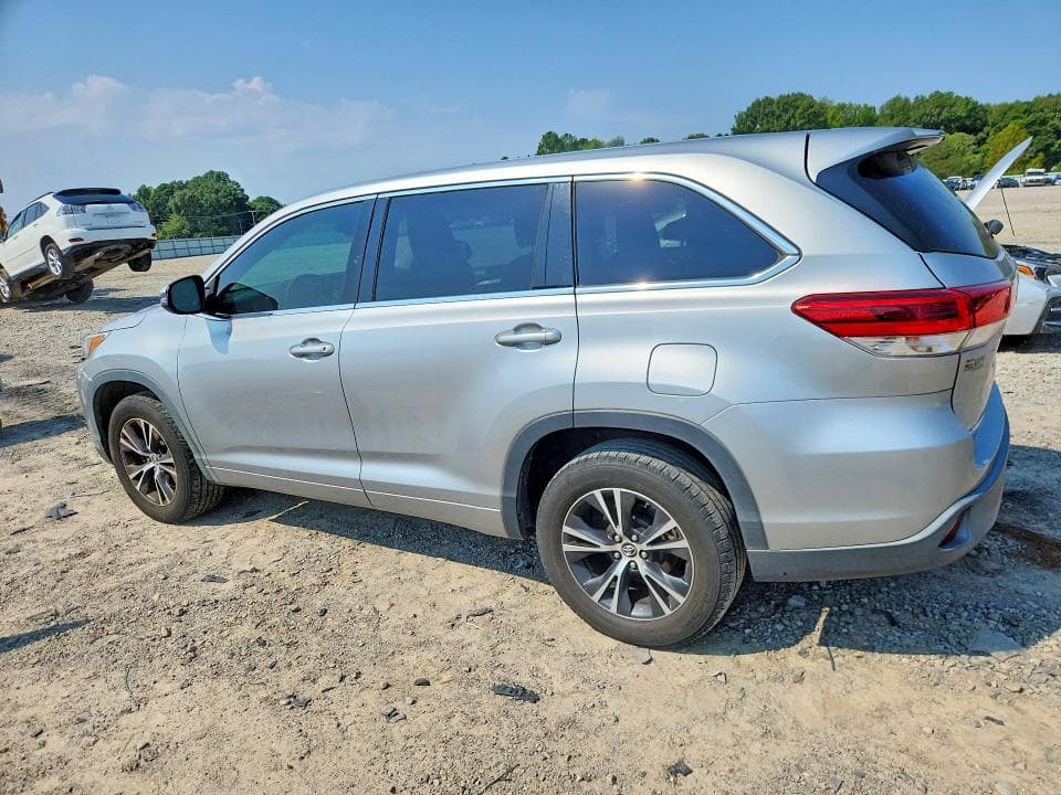 2018 TOYOTA HIGHLANDER LE 2