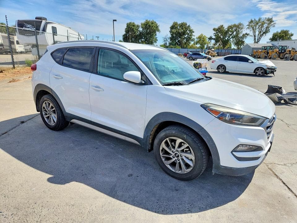 2017 HYUNDAI TUCSON SE 4