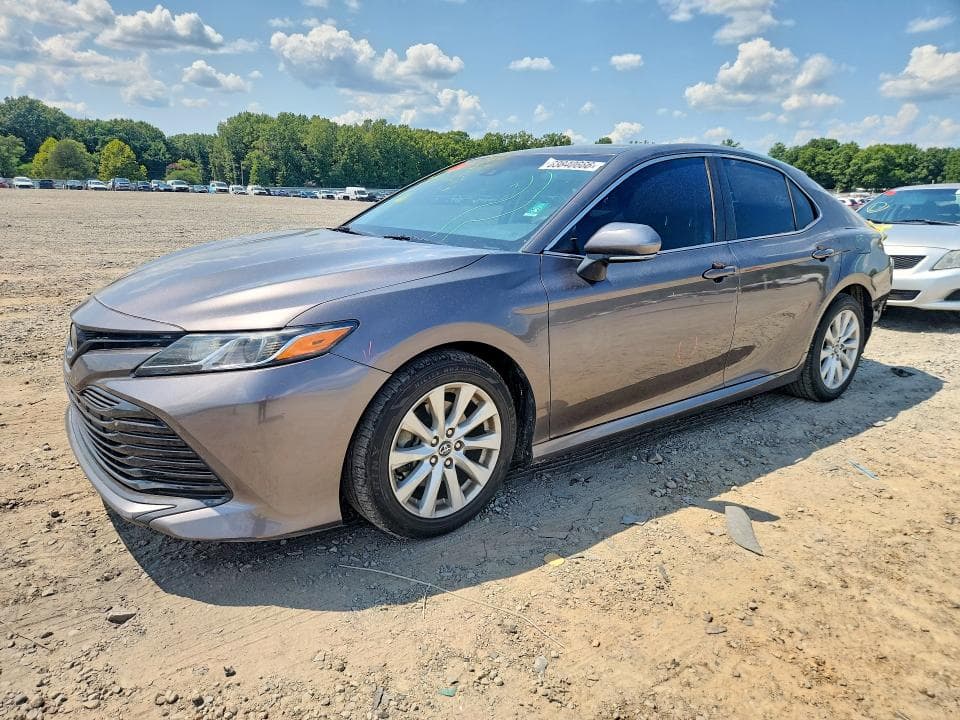 2018 TOYOTA CAMRY LE - 1