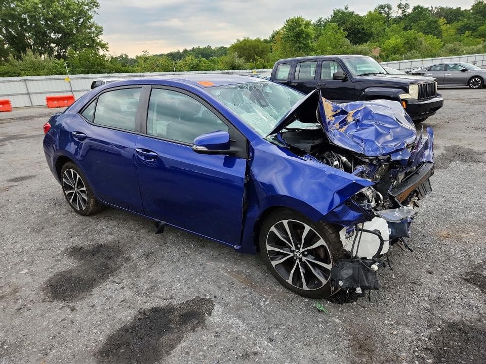2017 TOYOTA COROLLA SE 4
