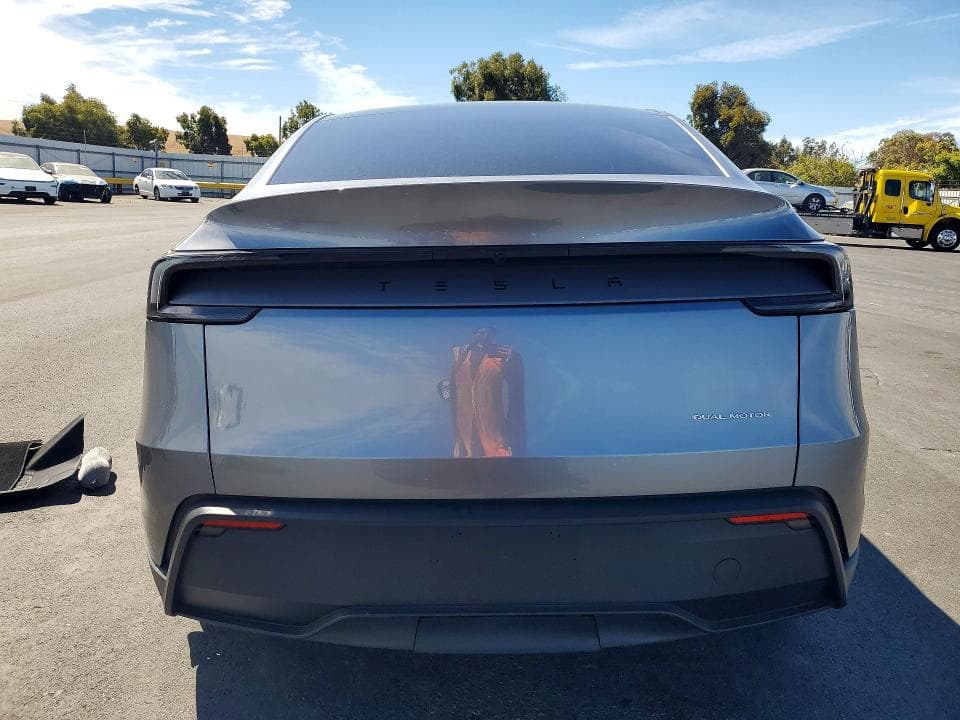 2026 TESLA MODEL Y 6