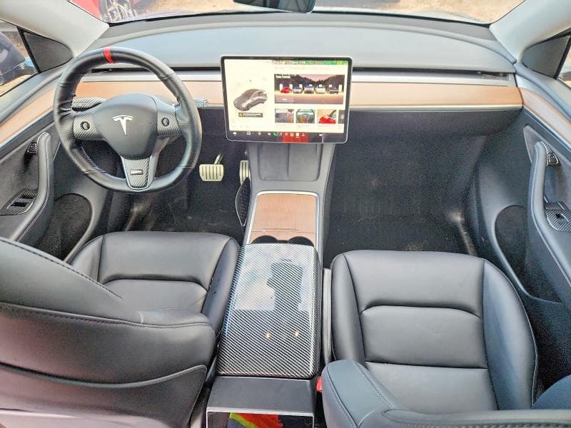 2023 TESLA MODEL Y 8