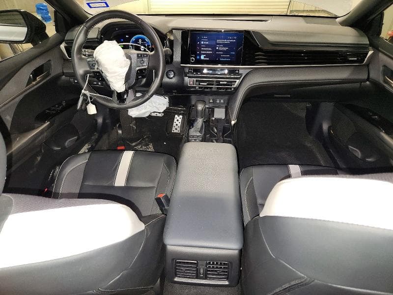 2025 TOYOTA CAMRY SE 8
