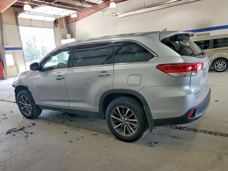 2019 TOYOTA HIGHLANDER XLE 2