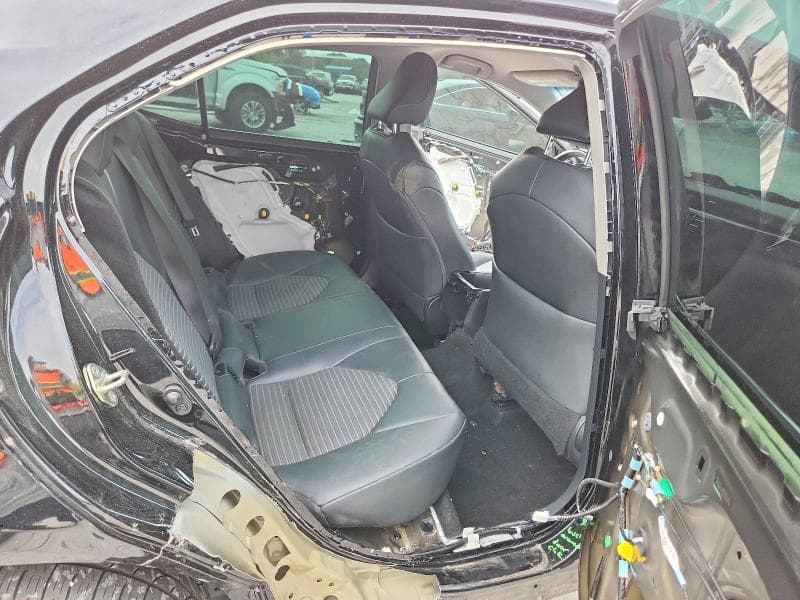 2019 TOYOTA CAMRY SE 10