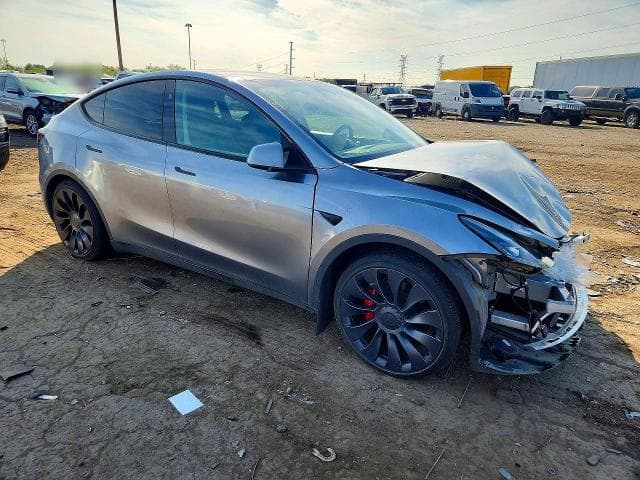 2024 TESLA MODEL Y 4