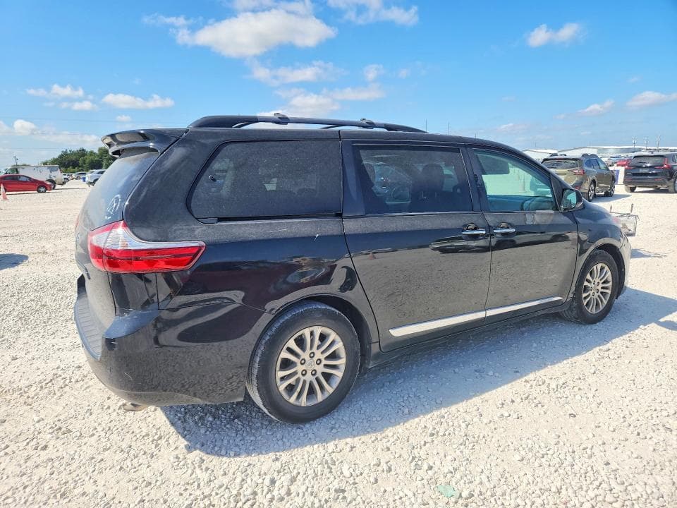 2017 TOYOTA SIENNA XLE 8-PASSENGER 3