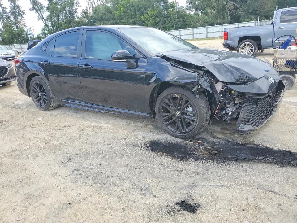 2025 TOYOTA CAMRY SE 4
