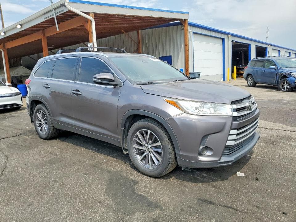 2019 TOYOTA HIGHLANDER XLE 4