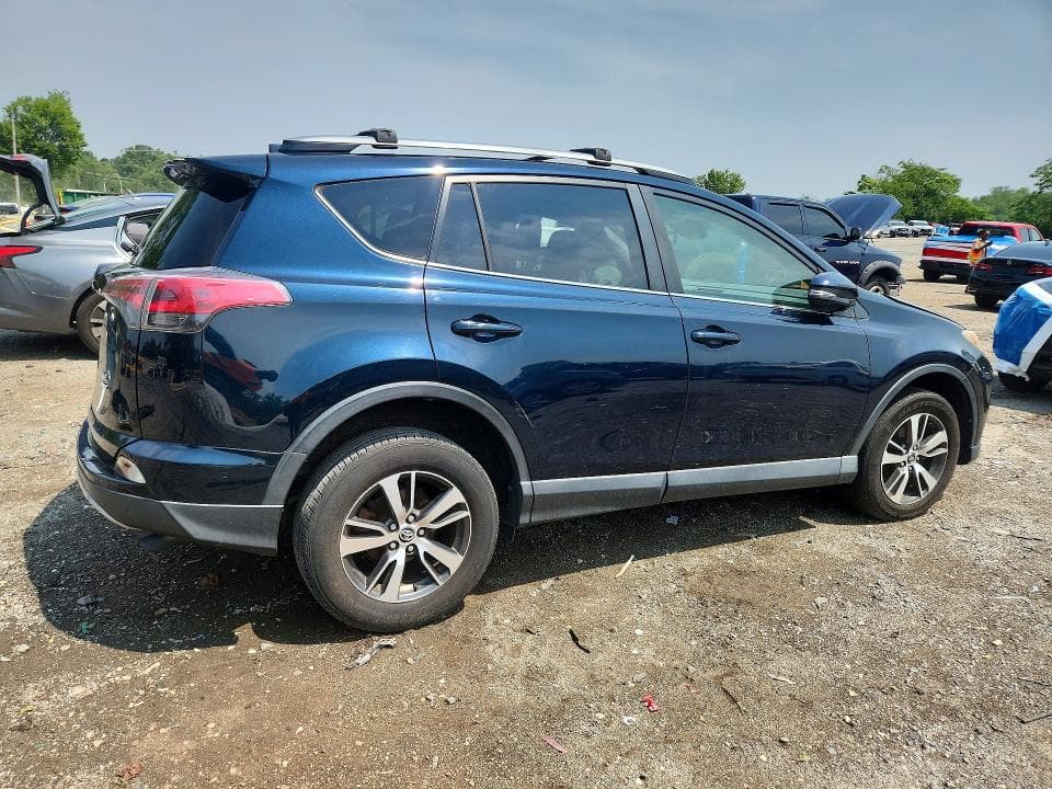 2018 TOYOTA RAV4 XLE 3