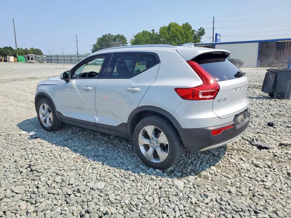 2020 VOLVO XC40 T4 MOMENTUM 2