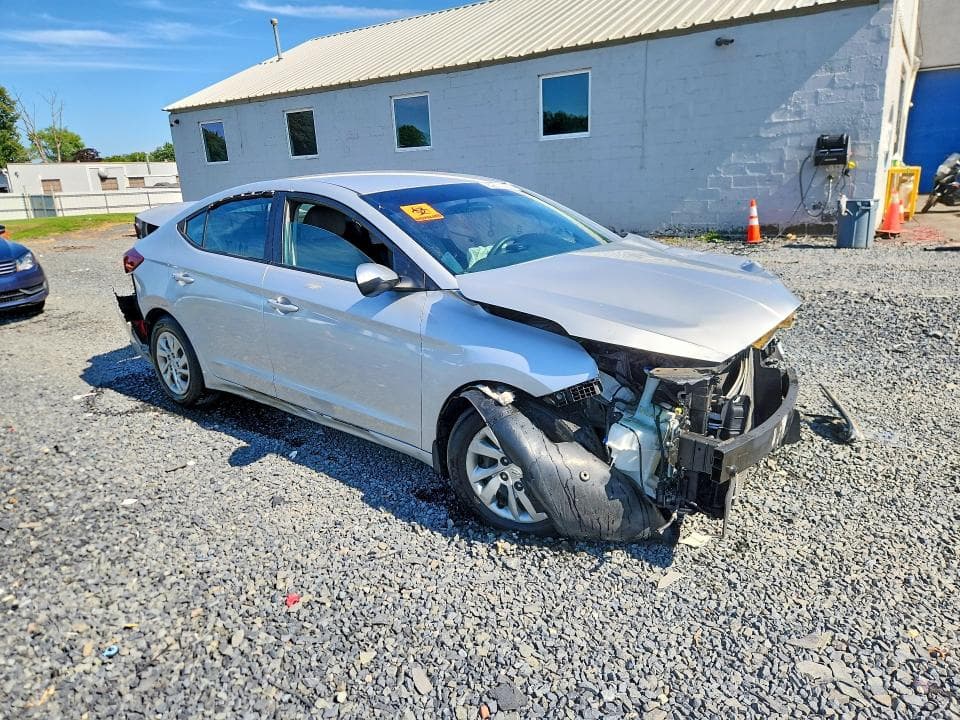2019 HYUNDAI ELANTRA SE 4