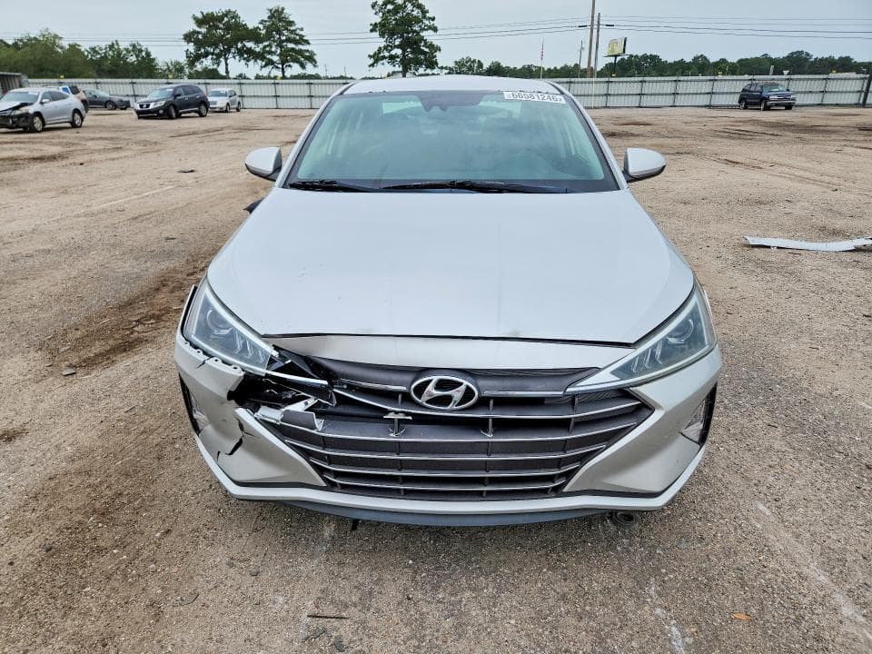 2020 HYUNDAI ELANTRA SE 5