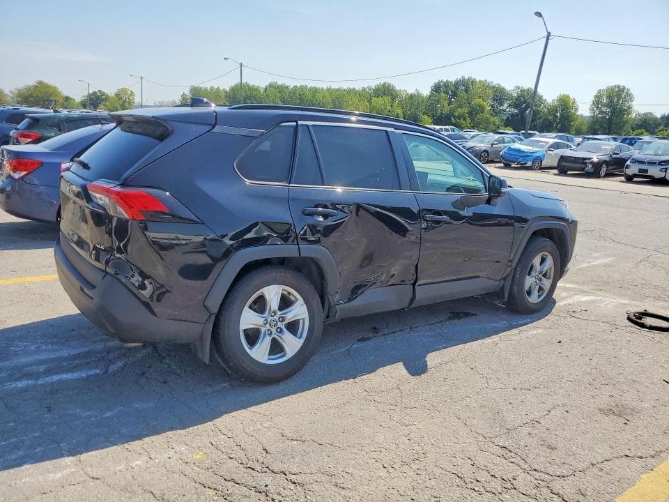 2021 TOYOTA RAV4 XLE 3