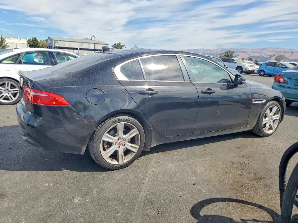 2017 JAGUAR XE PREMIUM 3