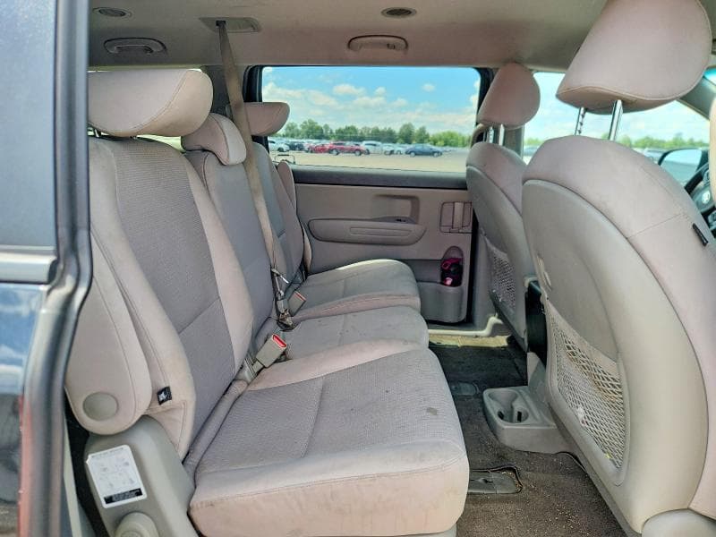 2017 KIA SEDONA LX 11