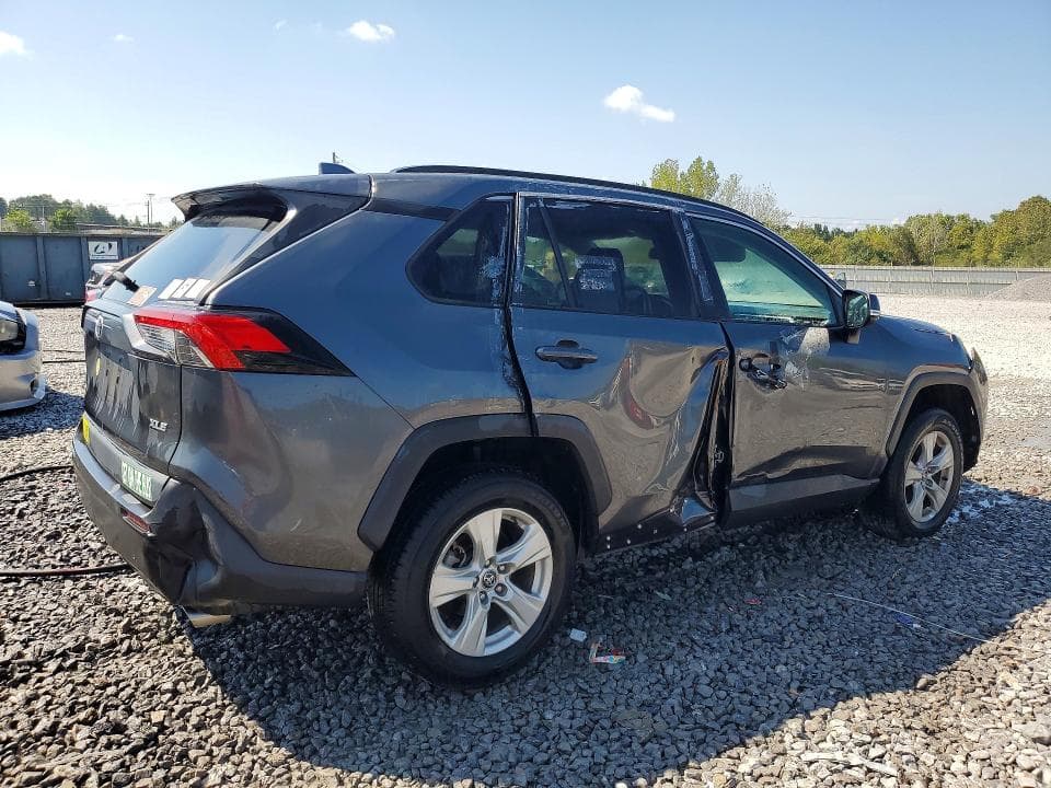 2021 TOYOTA RAV4 XLE 3