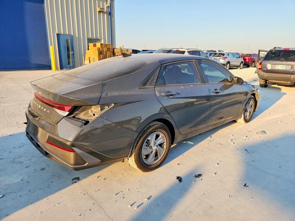 2024 HYUNDAI ELANTRA SE 3