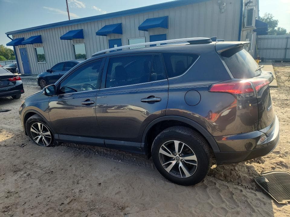 2018 TOYOTA RAV4 XLE 2