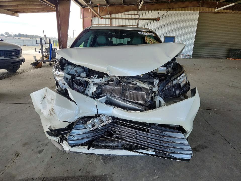 2021 TOYOTA SIENNA LIMITED 7-PASSENGER 5