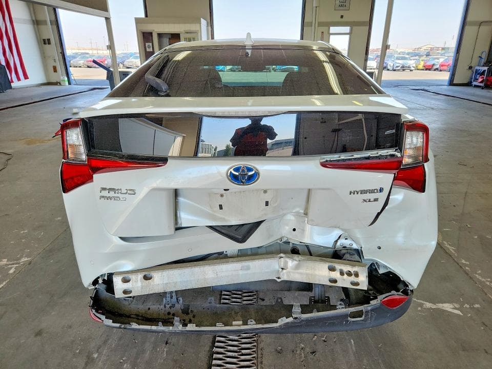 2021 TOYOTA PRIUS XLE AWD-E 6