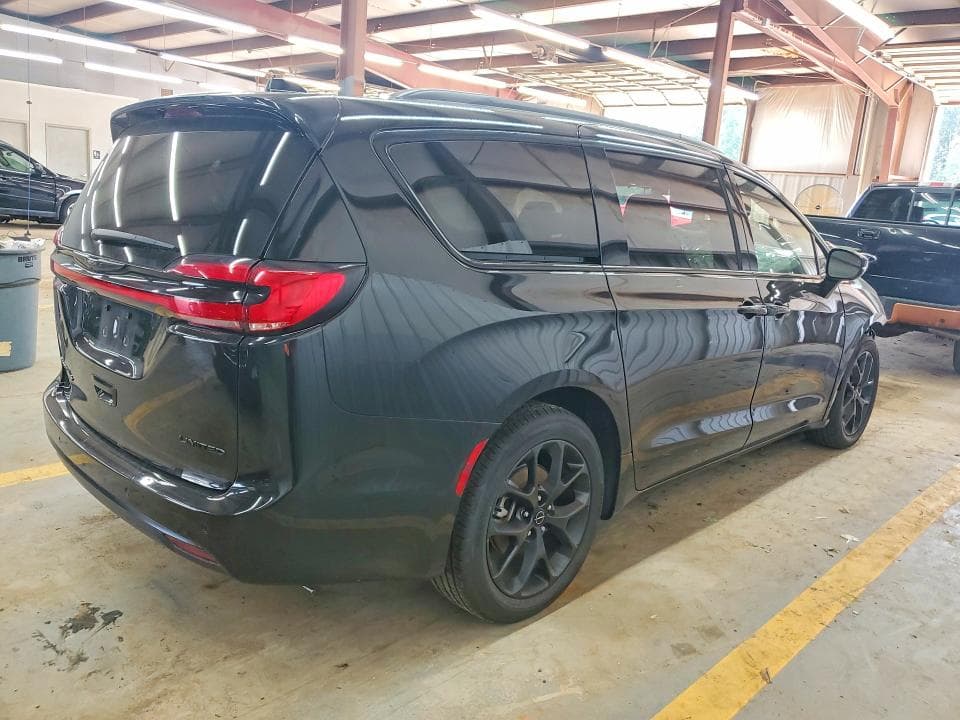 2025 CHRYSLER PACIFICA LIMITED 3