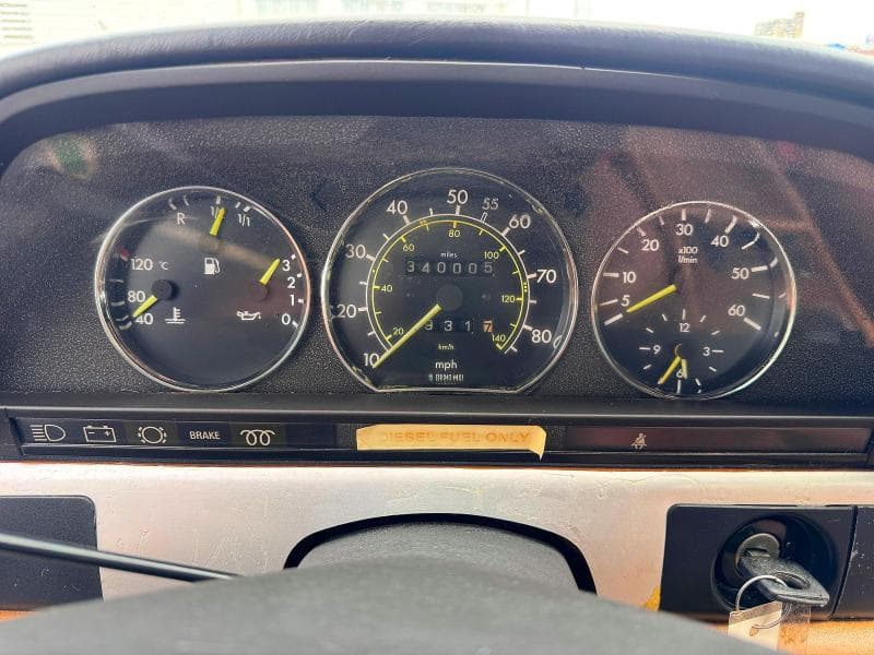 1982 MERCEDES-BENZ 300 SD 8