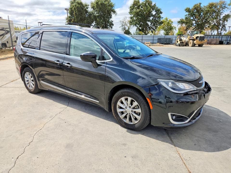 2019 CHRYSLER PACIFICA TOURING L 4