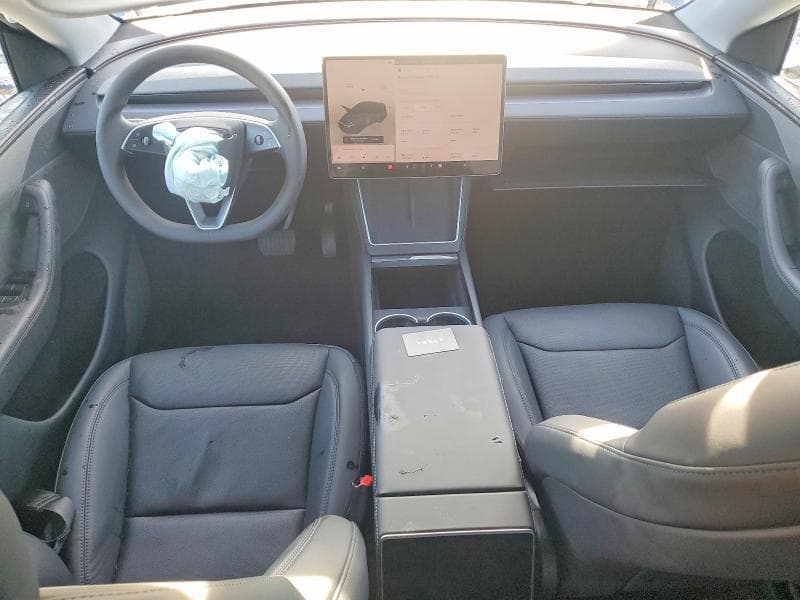 2026 TESLA MODEL Y 8