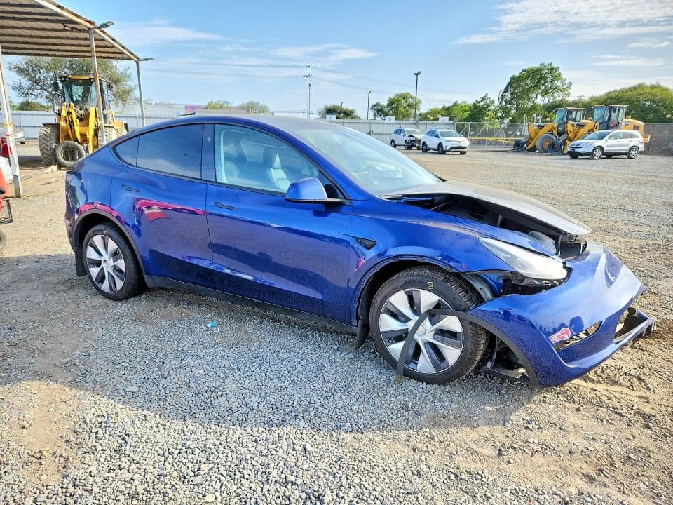 2023 TESLA MODEL Y 4