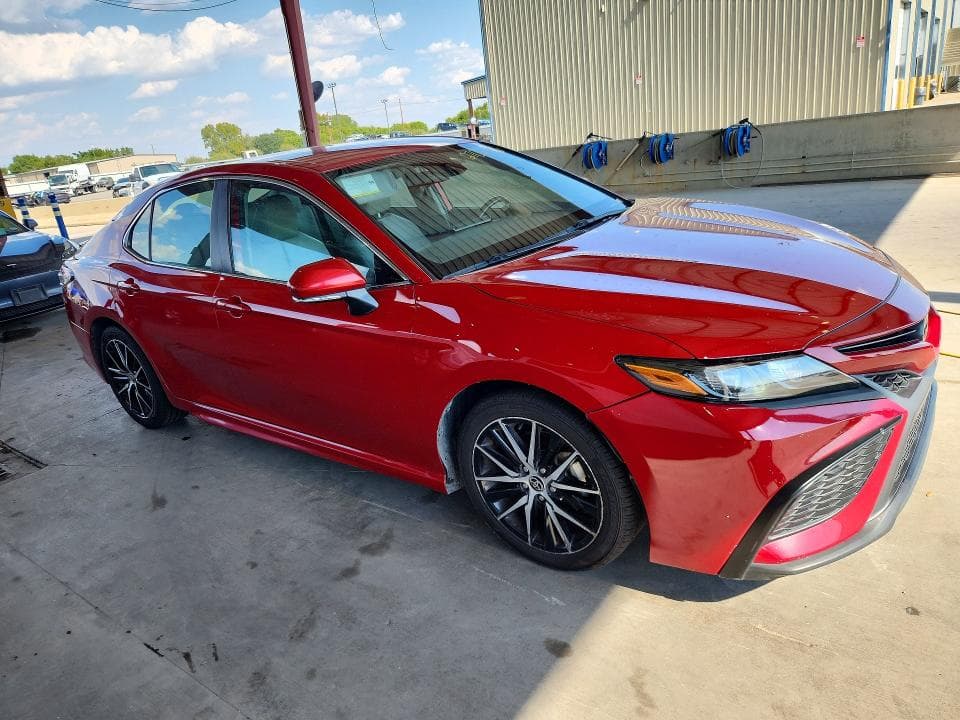 2022 TOYOTA CAMRY SE 4