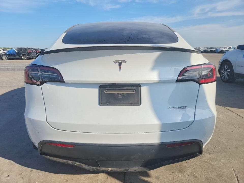 2024 TESLA MODEL Y 6