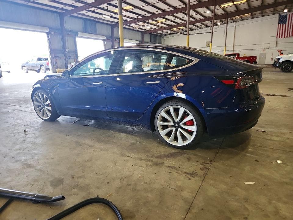 2018 TESLA MODEL 3 2