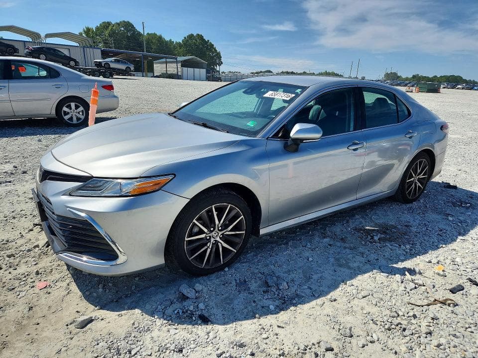 2021 TOYOTA CAMRY XLE