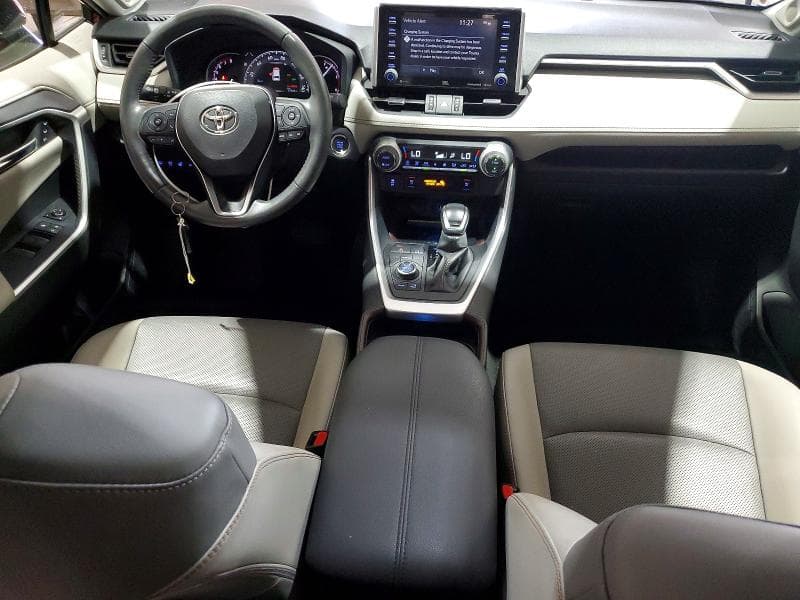 2020 TOYOTA RAV4 LIMITED 8