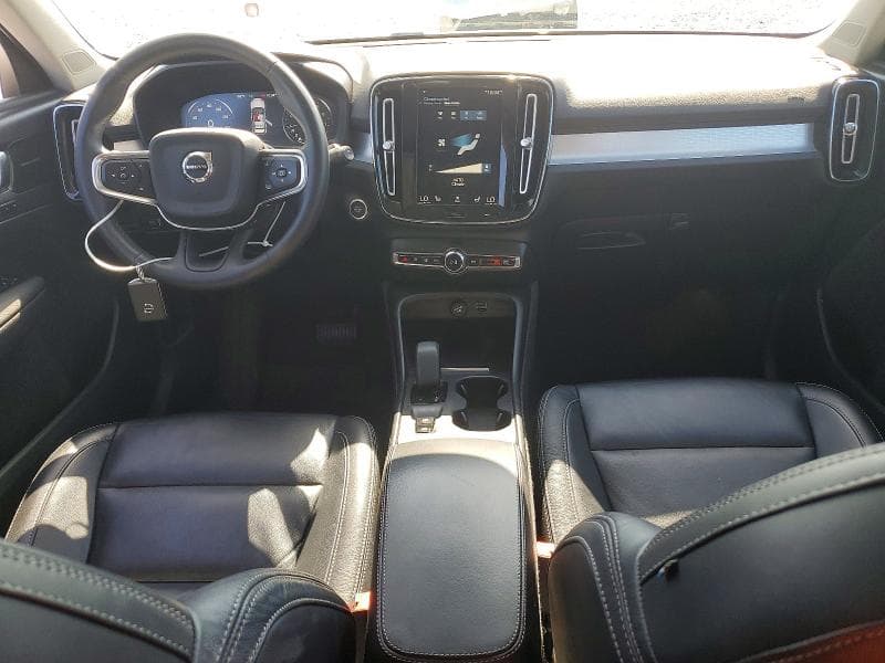2022 VOLVO XC40 T5 MOMENTUM 8