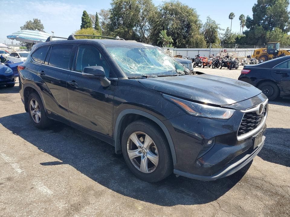 2021 TOYOTA HIGHLANDER LE 4