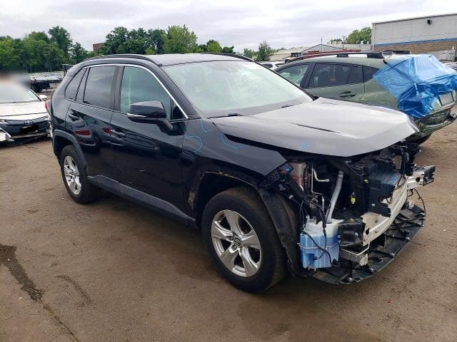 2020 TOYOTA RAV4 XLE 4