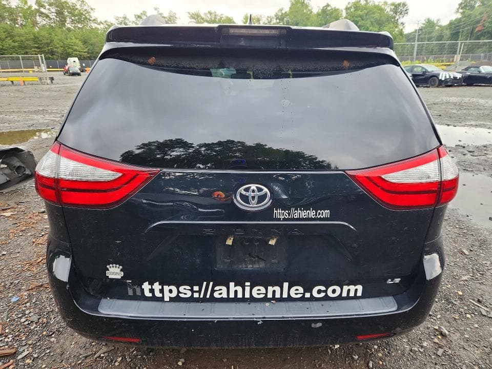 2019 TOYOTA SIENNA LE 6